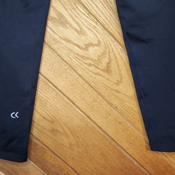 Calvin Klein Performance Wick Black Medium Leggings with White Floral Design - Picture 9 of 11